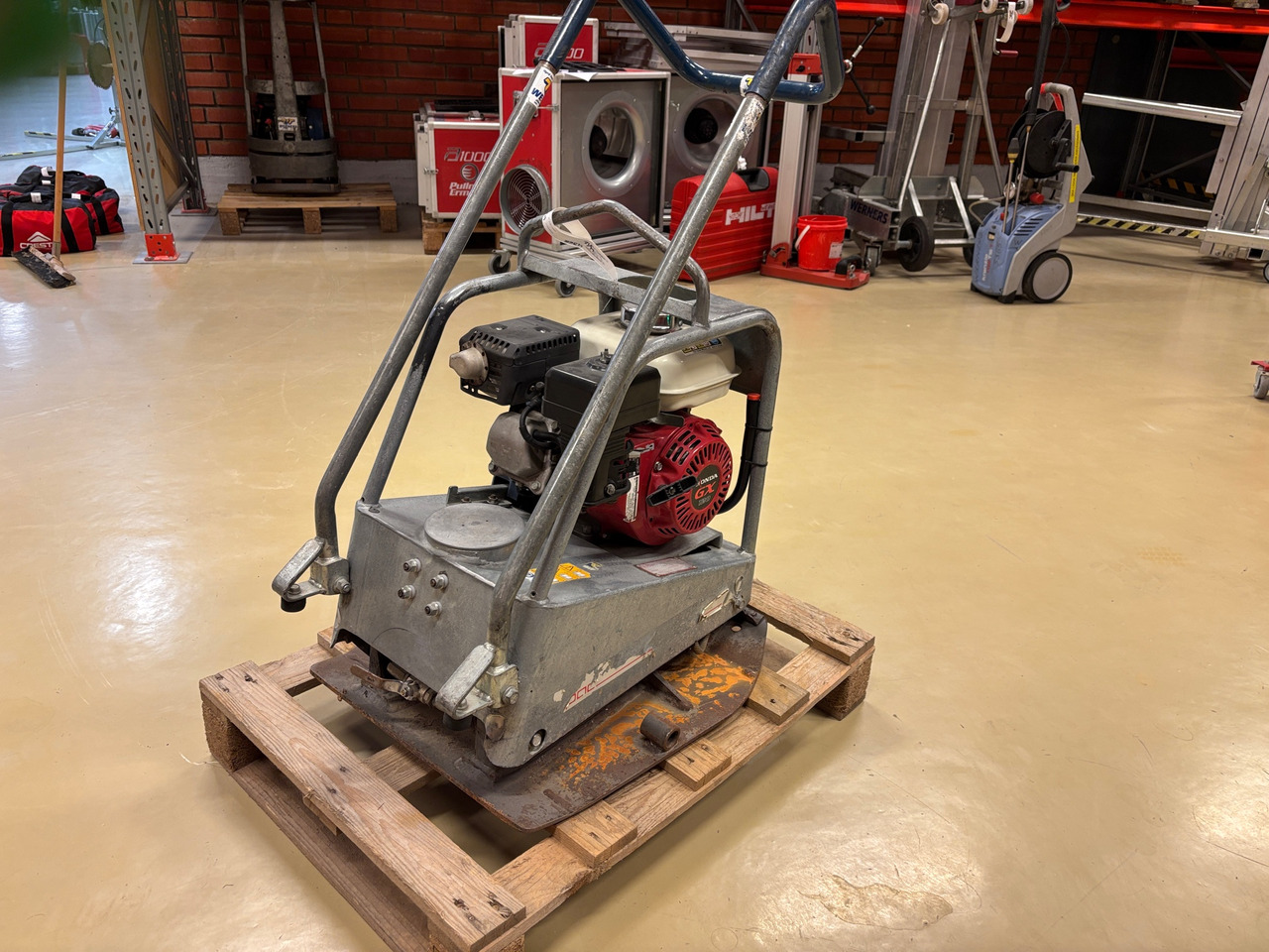Swepac F70A - Vibratory plate: picture 1 Swepac F70A - Vibratory plate: picture 1