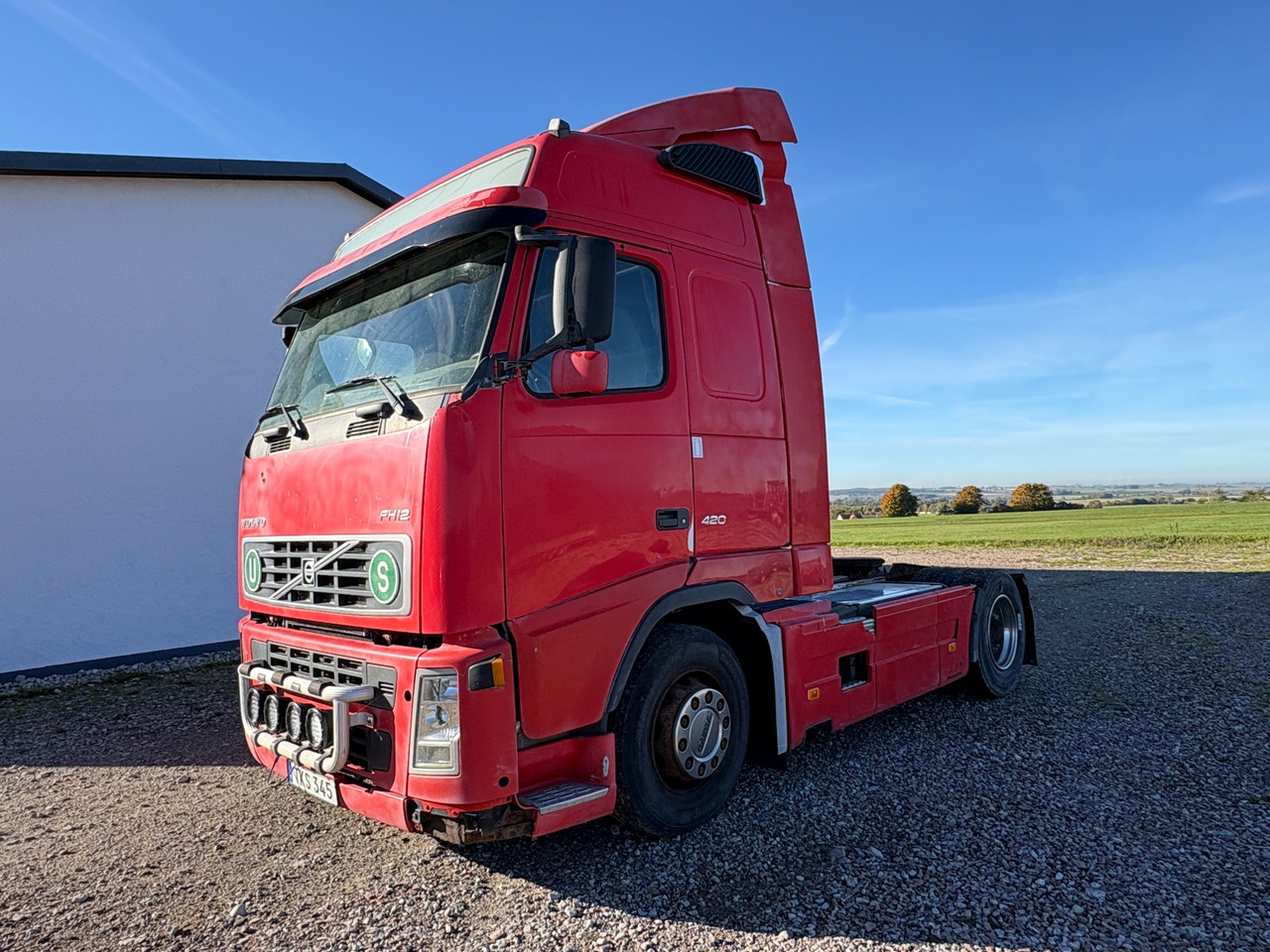 Volvo FH 12 - Tractor unit: picture 1 Volvo FH 12 - Tractor unit: picture 1