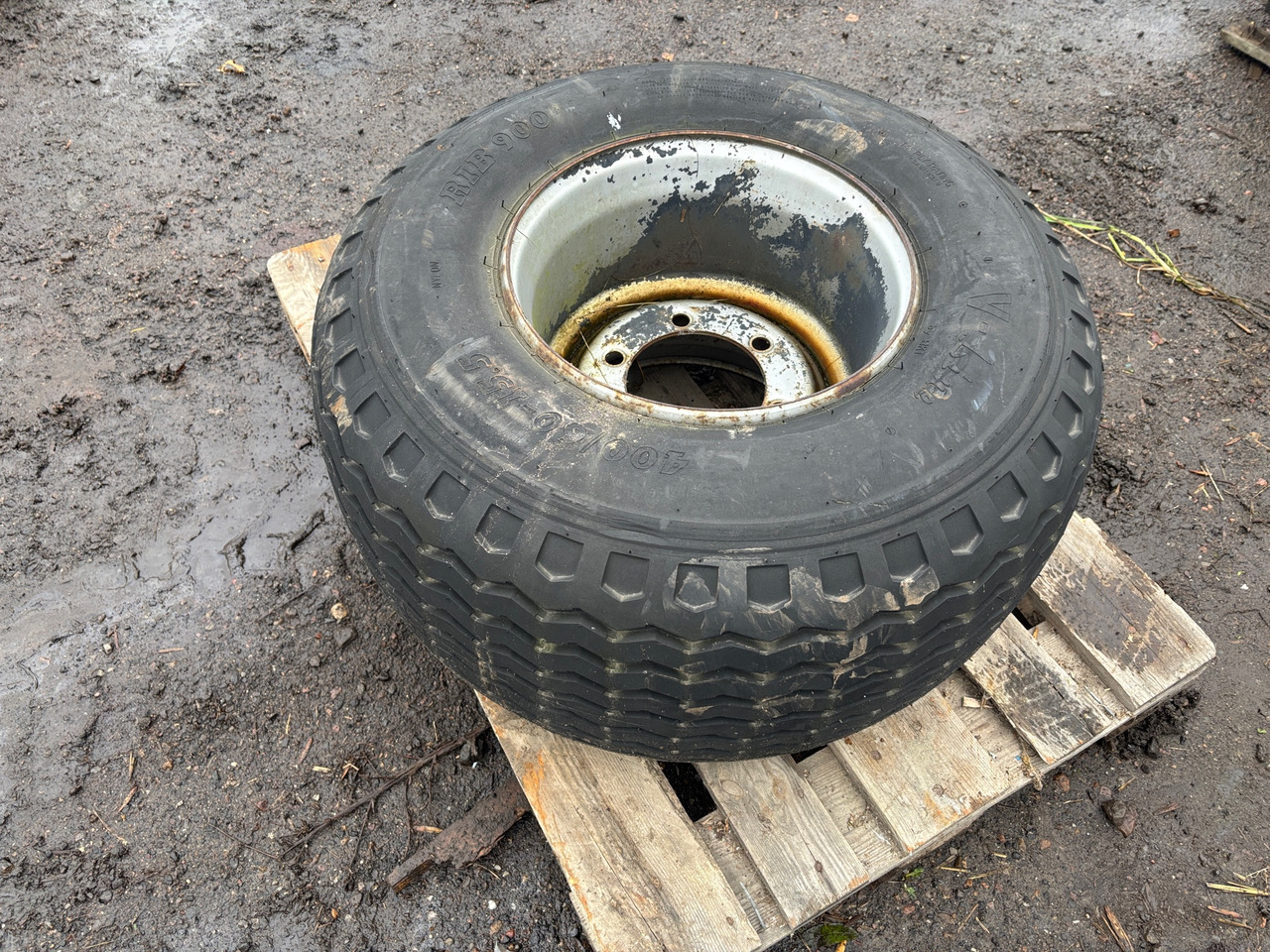 V-Line RIB 900 - Tire for Agricultural machinery: picture 1 V-Line RIB 900 - Tire for Agricultural machinery: picture 1