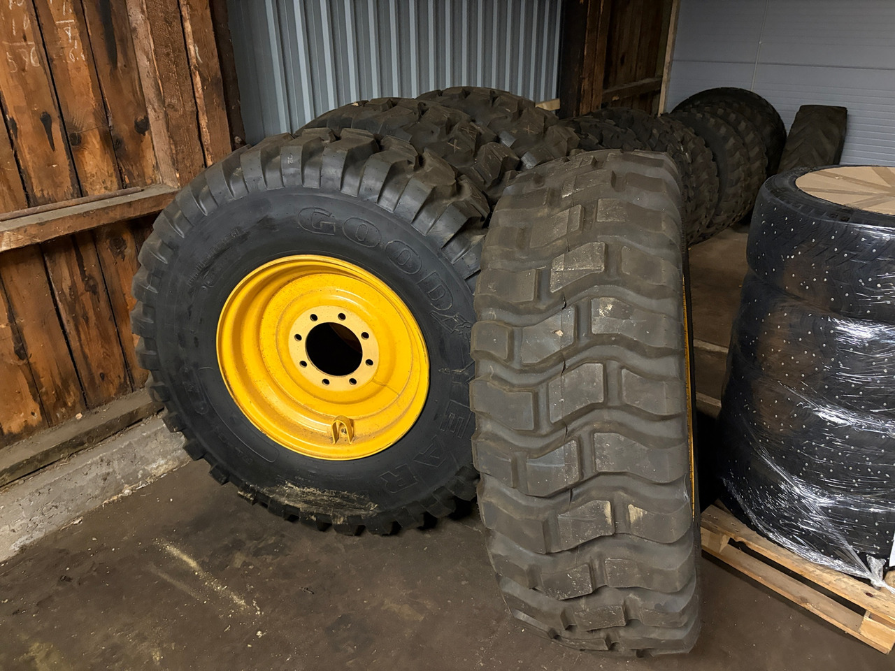 Volvo L45 - Tire for Construction machinery: picture 1 Volvo L45 - Tire for Construction machinery: picture 1