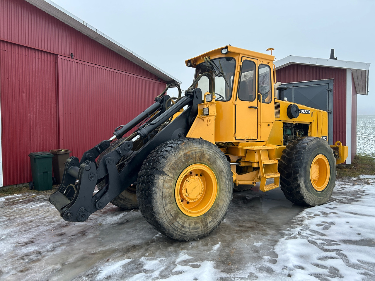 Volvo L90 - Wheel loader: picture 1 Volvo L90 - Wheel loader: picture 1