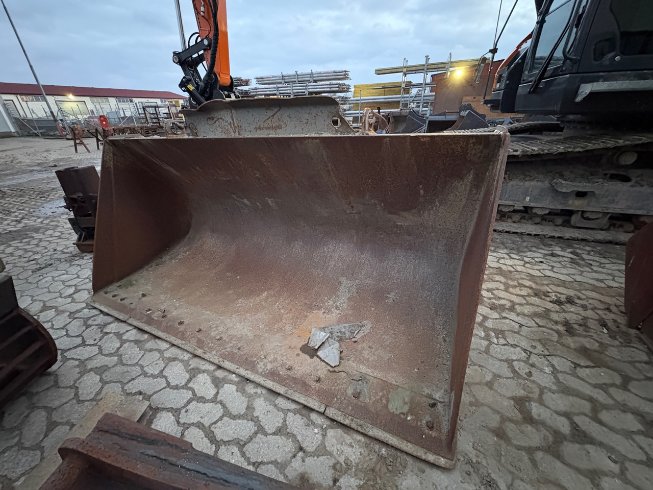 Volvo - Bucket: picture 1 Volvo - Bucket: picture 1