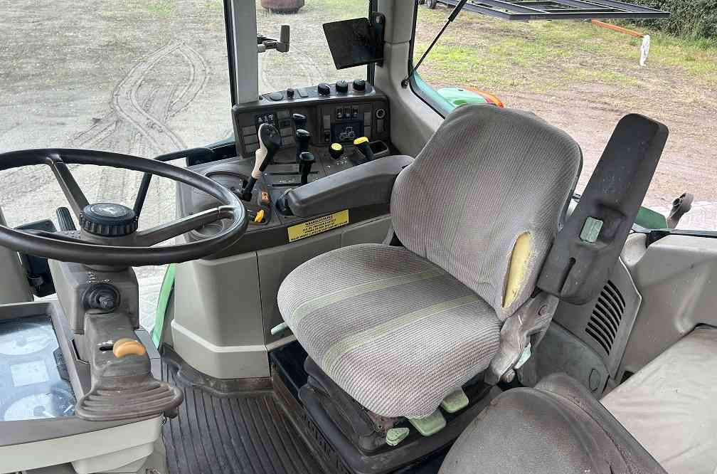 Farm tractor John Deere 6220 premium: picture 6