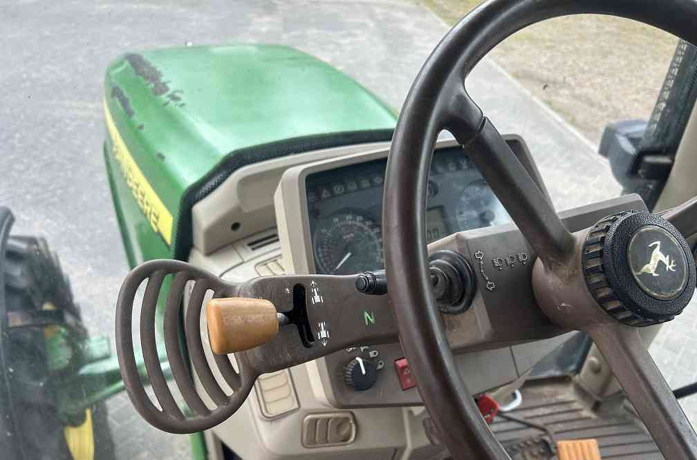Farm tractor John Deere 6220 premium: picture 8