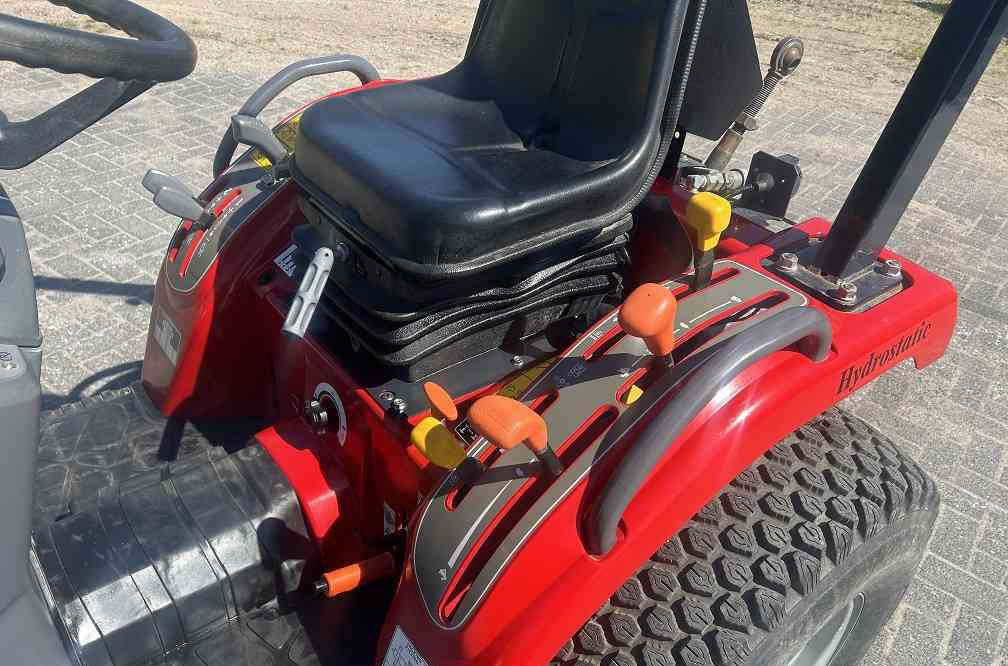 Farm tractor Massey Ferguson 1525 hydrostaat: picture 6