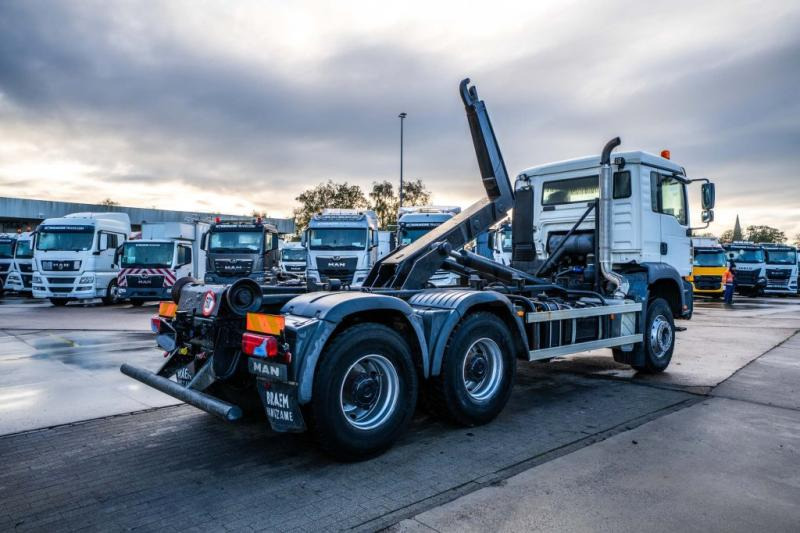 MAN TGA 33.360 BB - Hook lift truck: picture 4 MAN TGA 33.360 BB - Hook lift truck: picture 4