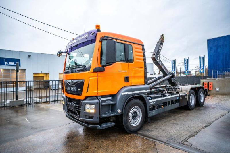 MAN TGS 33.420 BB - Hook lift truck: picture 1 MAN TGS 33.420 BB - Hook lift truck: picture 1