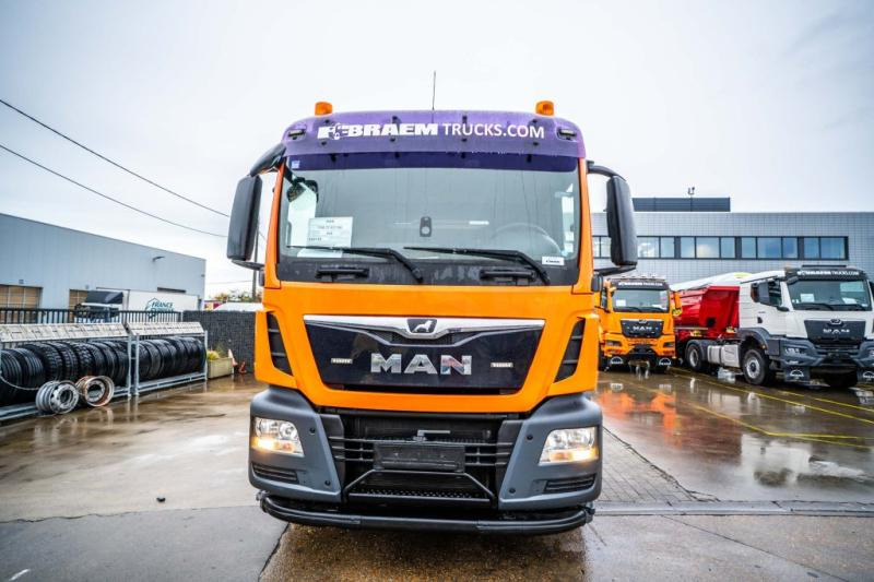 MAN TGS 33.420 BB - Hook lift truck: picture 2 MAN TGS 33.420 BB - Hook lift truck: picture 2