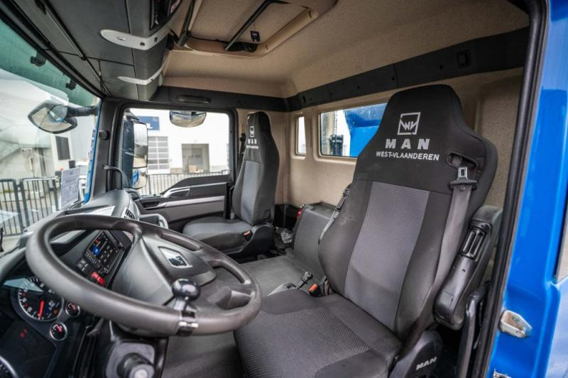 Interior photo 1: Leasing of MAN TGS 33.420 BB (containerbak:+3000 € ) MAN TGS 33.420 BB (containerbak:+3000 € )