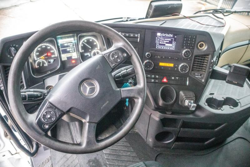 Interior photo 1: Leasing of Mercedes ACTROS 1845 HAD+KIPHYDR. Mercedes ACTROS 1845 HAD+KIPHYDR.