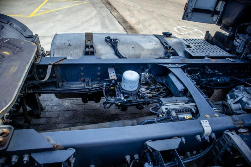 Tractor unit Volvo FH 420: picture 7