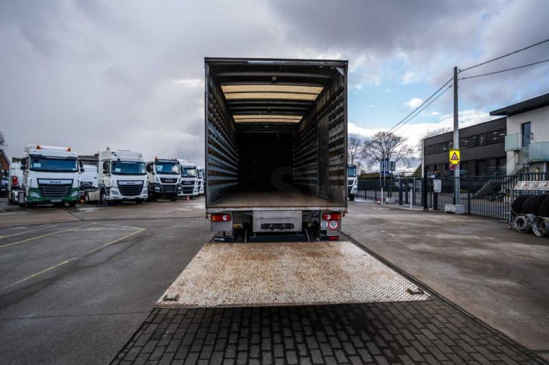 Box truck Volvo FL 260 (19t) +DHOLLANDIA 2T.: picture 10