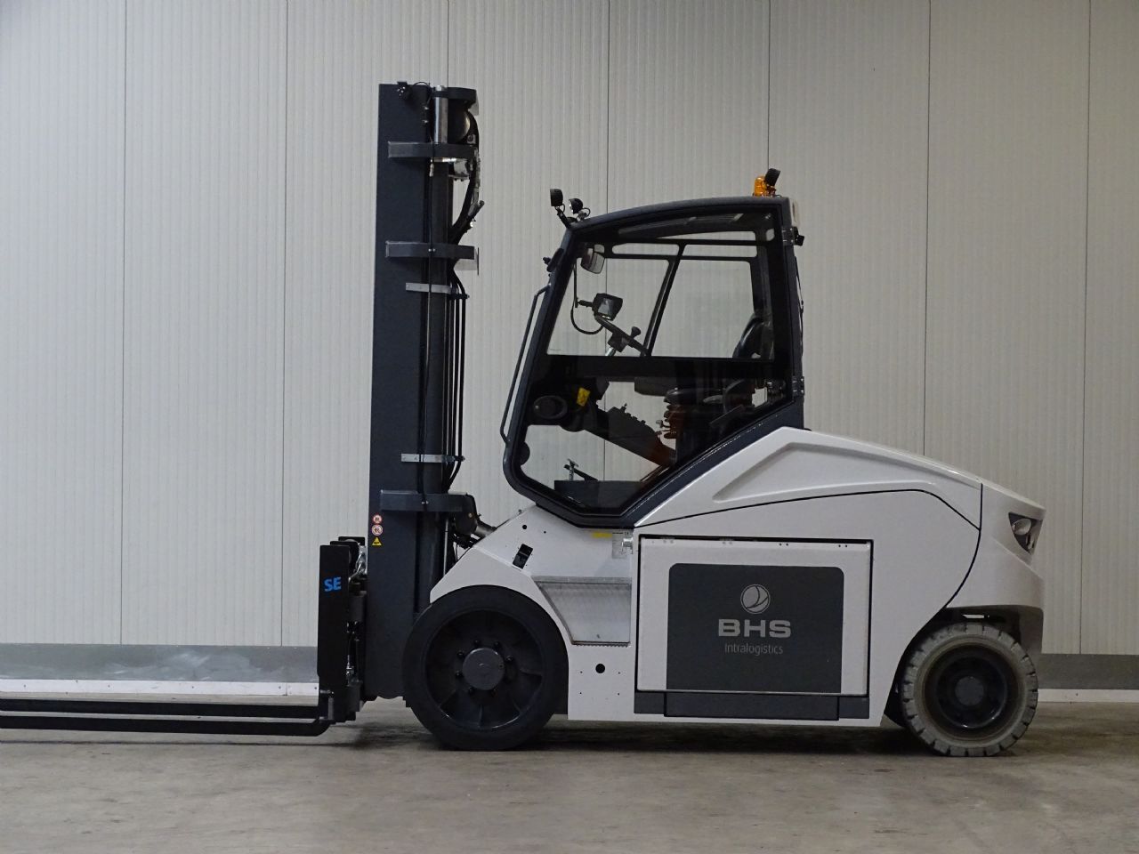 Montini MR10 - Li-ION - TRIPLEX - DEMO - Electric forklift: picture 5 Montini MR10 - Li-ION - TRIPLEX - DEMO - Electric forklift: picture 5