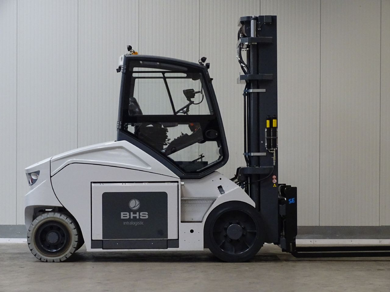 Montini MR10 - Li-ION - TRIPLEX - DEMO - Electric forklift: picture 4 Montini MR10 - Li-ION - TRIPLEX - DEMO - Electric forklift: picture 4