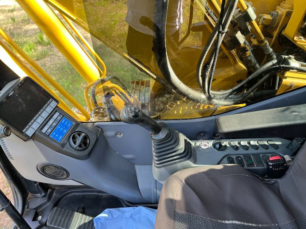 Crawler excavator Komatsu PC 170 LC-10: picture 10