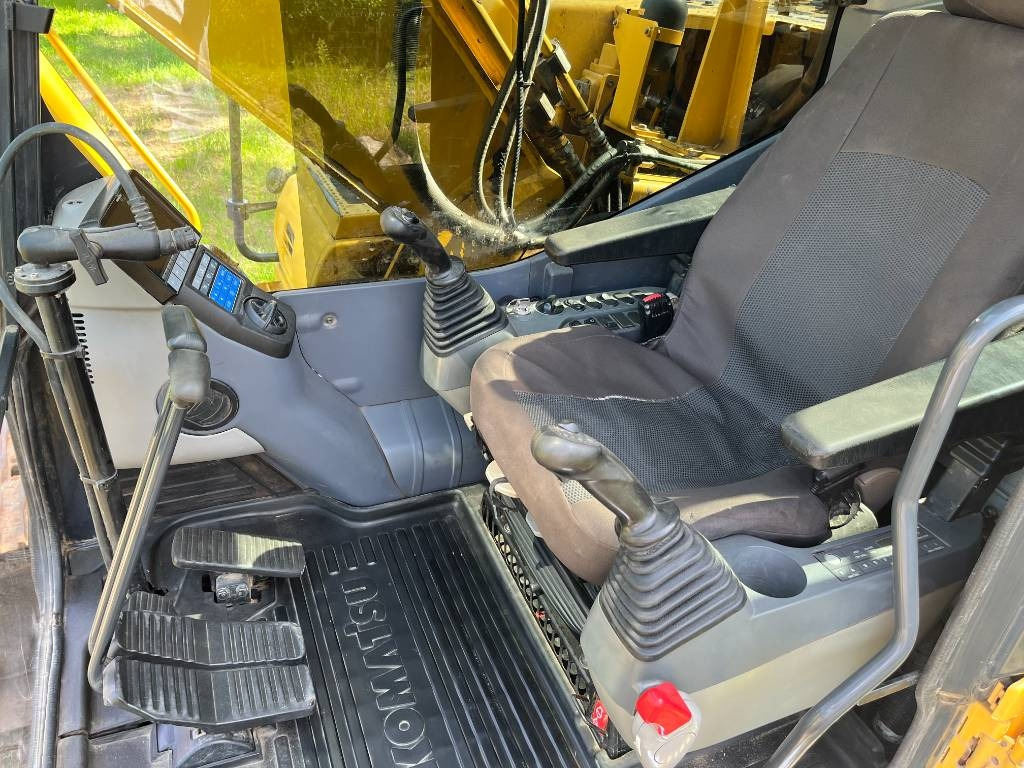 Crawler excavator Komatsu PC 170 LC-10: picture 9