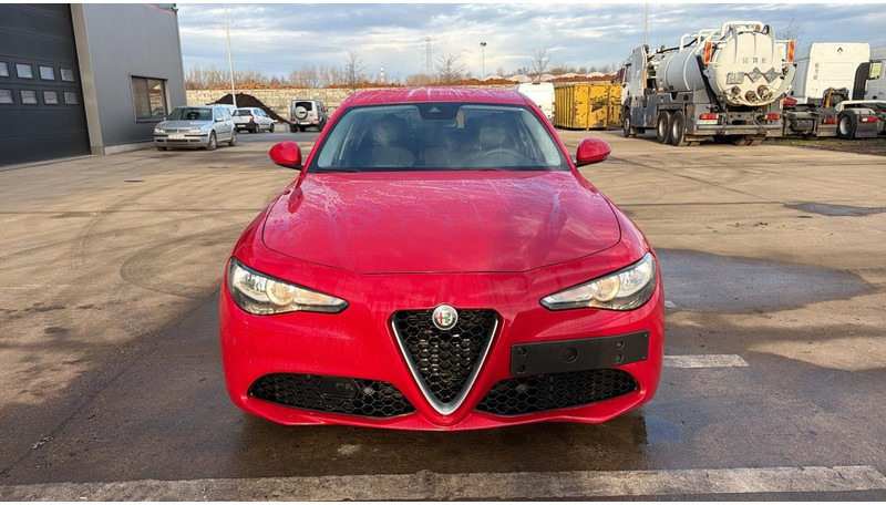Alfa Romeo Giulia 2.0T (BELGIAN CAR / 200 PS / AUTOMATIC GEARBOX / NAVI / AIRCO / MEMORY SEATS / CAMERA) - Sedan: picture 2 Alfa Romeo Giulia 2.0T (BELGIAN CAR / 200 PS / AUTOMATIC GEARBOX / NAVI / AIRCO / MEMORY SEATS / CAMERA) - Sedan: picture 2