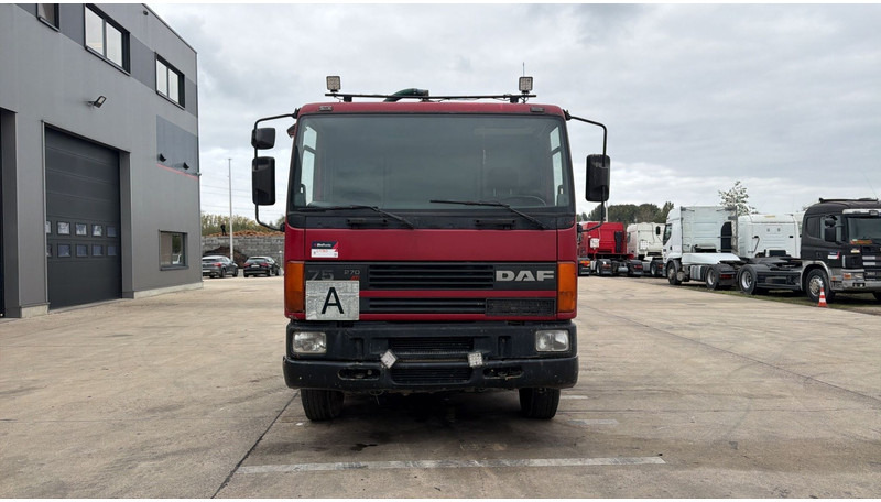 DAF 75 ATI 270 (10500 L / MANUAL PUMP / MANUAL GEARBOX / STEEL SUSP. / LAMES / POMPE MANUELLE) - Vacuum truck: picture 3 DAF 75 ATI 270 (10500 L / MANUAL PUMP / MANUAL GEARBOX / STEEL SUSP. / LAMES / POMPE MANUELLE) - Vacuum truck: picture 3