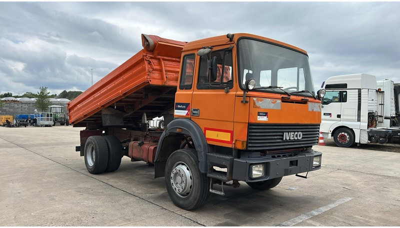 Iveco Magirus 170 - 23 (BOITE ZF / POMPE MANUELLE / V8 / LAMES / GRAND PONT) - Tipper: picture 3 Iveco Magirus 170 - 23 (BOITE ZF / POMPE MANUELLE / V8 / LAMES / GRAND PONT) - Tipper: picture 3