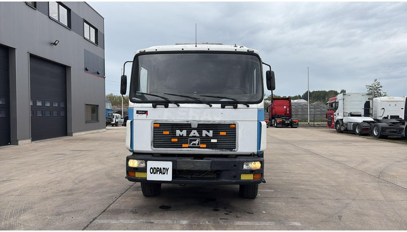 MAN 18.232 (MANUAL PUMP / POMPE MANUELLE / 11.000L) - Vacuum truck: picture 2 MAN 18.232 (MANUAL PUMP / POMPE MANUELLE / 11.000L) - Vacuum truck: picture 2