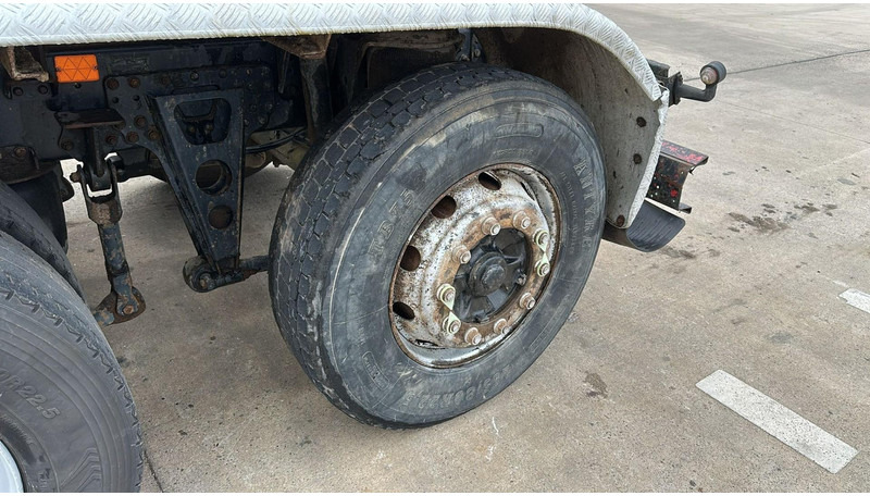 Hook lift truck MAN 26.312 (6 CYLINDER / 6X2 / BELGIAN TRUCK IN GOOD CONDITION): picture 11