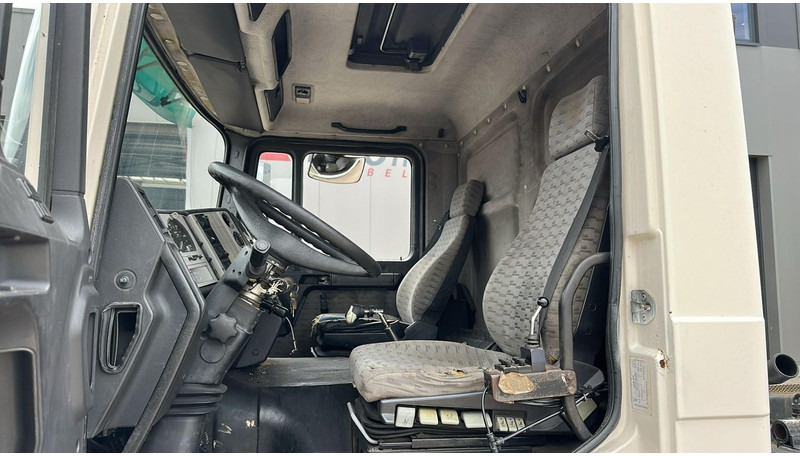 Hook lift truck MAN 26.312 (6 CYLINDER / 6X2 / BELGIAN TRUCK IN GOOD CONDITION): picture 13