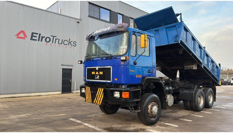 MAN 26.332 (6X6 / BIG AXLE / GRAND PONT / LAMES / POMPE MANUELLE / MANUAL PUMP) - Tipper: picture 1 MAN 26.332 (6X6 / BIG AXLE / GRAND PONT / LAMES / POMPE MANUELLE / MANUAL PUMP) - Tipper: picture 1