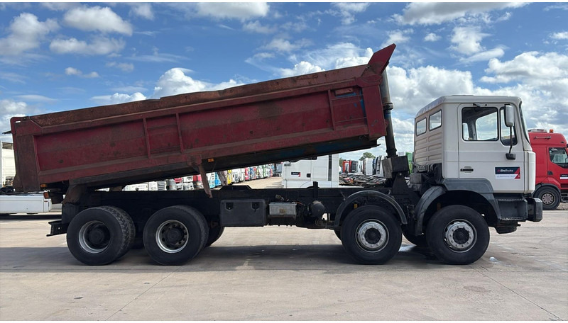 MAN 35.372 (MANUAL PUMP / 6 CYLINDER / BIG AXLE / STEEL SUSP.) - Tipper: picture 3 MAN 35.372 (MANUAL PUMP / 6 CYLINDER / BIG AXLE / STEEL SUSP.) - Tipper: picture 3