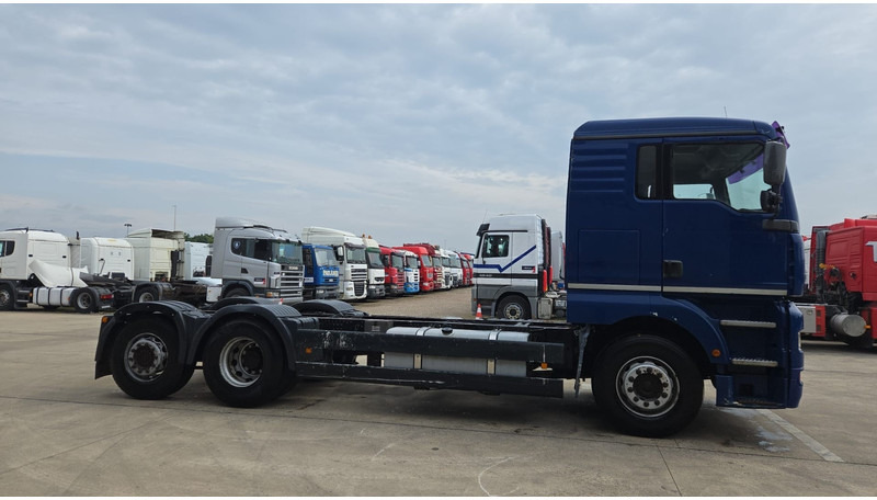 MAN TGA 26.460 (MANUAL PUMP / POMPE MANUELLE / MANUAL GEARBOX / BOITE MANUELLE / 6X2 / FRONT STEEL / DEVANT LAMES) - Cab chassis truck: picture 4 MAN TGA 26.460 (MANUAL PUMP / POMPE MANUELLE / MANUAL GEARBOX / BOITE MANUELLE / 6X2 / FRONT STEEL / DEVANT LAMES) - Cab chassis truck: picture 4