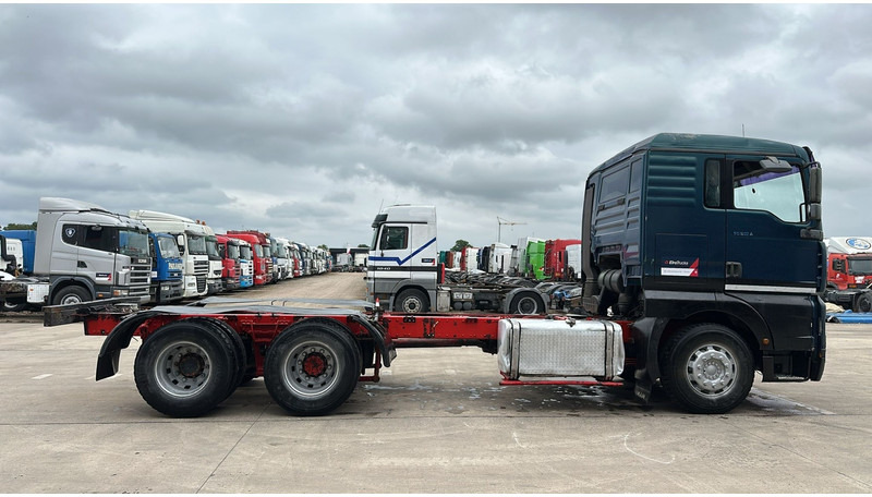MAN TGA 26.510 (MANUAL PUMP / 6X4 / FRONT STEEL / POMPE MANUELLE / 10 TYRES) - Cab chassis truck: picture 3 MAN TGA 26.510 (MANUAL PUMP / 6X4 / FRONT STEEL / POMPE MANUELLE / 10 TYRES) - Cab chassis truck: picture 3