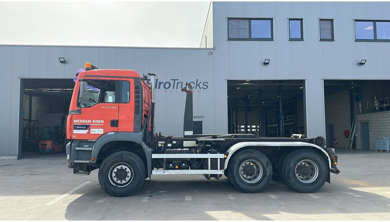 MAN TGA 33.360 (MANUAL GEARBOX / BELGIAN TRUCK / 6X4 / BIG AXLE / SEMI MANUAL PUMP) - Hook lift truck: picture 5 MAN TGA 33.360 (MANUAL GEARBOX / BELGIAN TRUCK / 6X4 / BIG AXLE / SEMI MANUAL PUMP) - Hook lift truck: picture 5