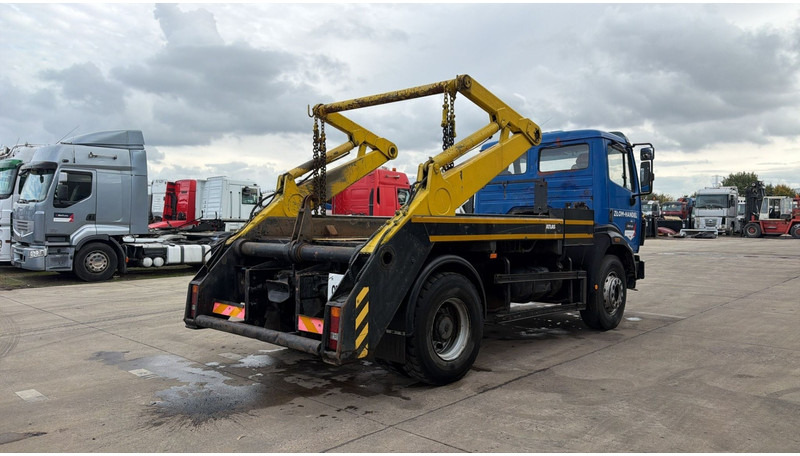 Mercedes-Benz SK 1831 (LAMES / STEEL SUSP. / V6 / BOITE MANUELLE / GRANT PONT / BIG AXLE) - Container transporter/ Swap body truck, Crane truck: picture 4 Mercedes-Benz SK 1831 (LAMES / STEEL SUSP. / V6 / BOITE MANUELLE / GRANT PONT / BIG AXLE) - Container transporter/ Swap body truck, Crane truck: picture 4