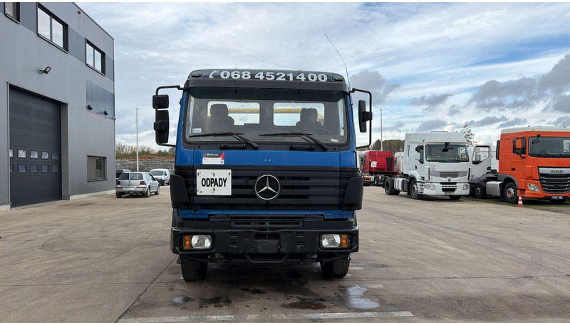 Mercedes-Benz SK 1831 (LAMES / STEEL SUSP. / V6 / BOITE MANUELLE / GRANT PONT / BIG AXLE) - Container transporter/ Swap body truck, Crane truck: picture 2 Mercedes-Benz SK 1831 (LAMES / STEEL SUSP. / V6 / BOITE MANUELLE / GRANT PONT / BIG AXLE) - Container transporter/ Swap body truck, Crane truck: picture 2