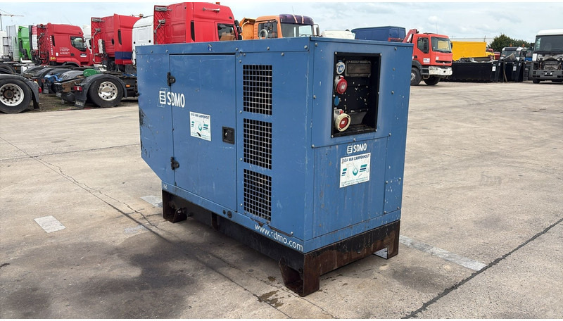 SDMO J66K (JOHN DEERE ENGINE / 3 PHASES / 66 KVA / BE MACHINE) - Generator set: picture 4 SDMO J66K (JOHN DEERE ENGINE / 3 PHASES / 66 KVA / BE MACHINE) - Generator set: picture 4