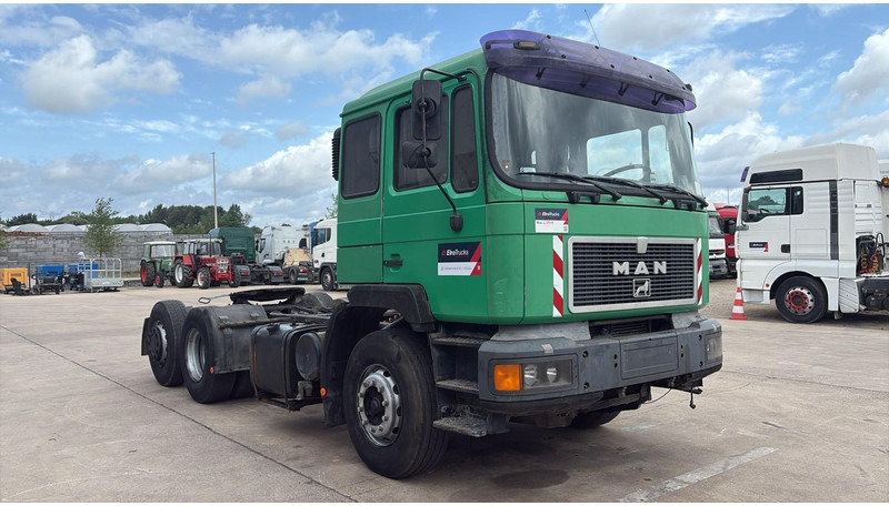 MAN 25.372 (6X2 / MANUAL PUMP / POMPE MANUELLE / 8 TYRES / 6 CYLINDERS) - Tractor unit: picture 3 MAN 25.372 (6X2 / MANUAL PUMP / POMPE MANUELLE / 8 TYRES / 6 CYLINDERS) - Tractor unit: picture 3