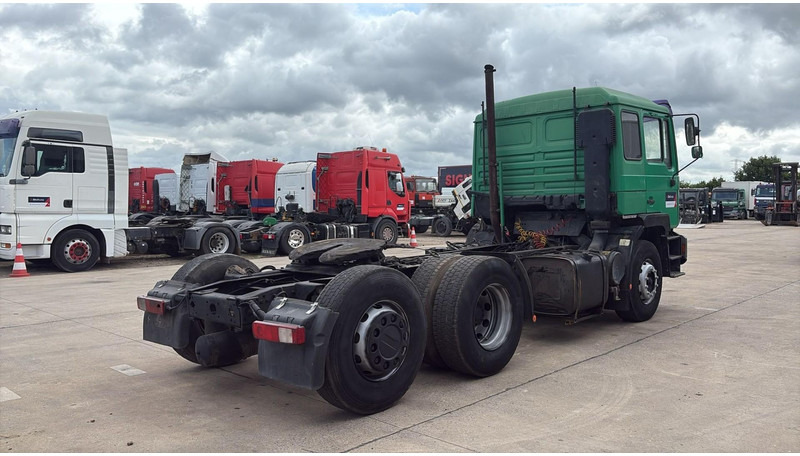 MAN 25.372 (6X2 / MANUAL PUMP / POMPE MANUELLE / 8 TYRES / 6 CYLINDERS) - Tractor unit: picture 5 MAN 25.372 (6X2 / MANUAL PUMP / POMPE MANUELLE / 8 TYRES / 6 CYLINDERS) - Tractor unit: picture 5