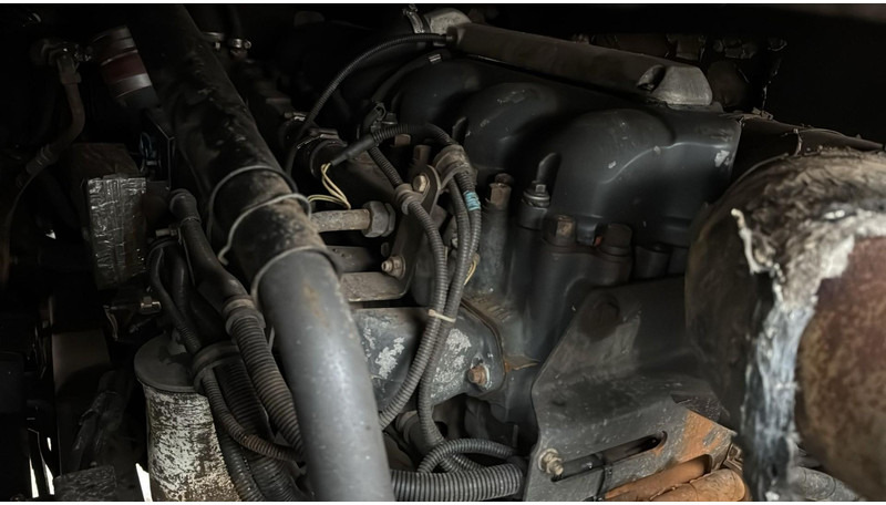 Tractor unit Renault Magnum 470 (POMPE MANUELLE / MANUAL PUMP / BOITE MANUELLE / MANUAL GEARBOX): picture 12