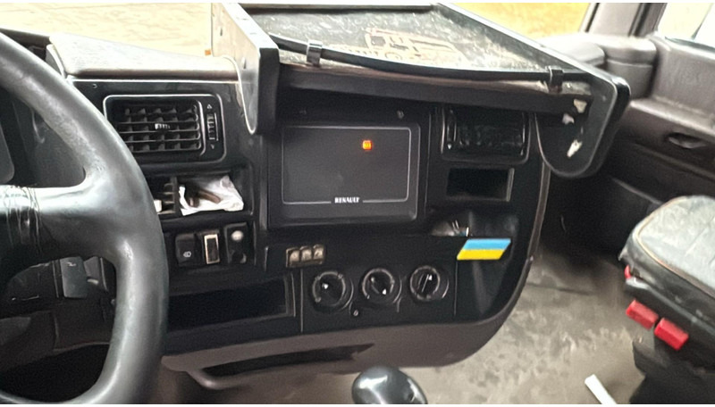 Tractor unit Renault Magnum 470 (POMPE MANUELLE / MANUAL PUMP / BOITE MANUELLE / MANUAL GEARBOX): picture 17