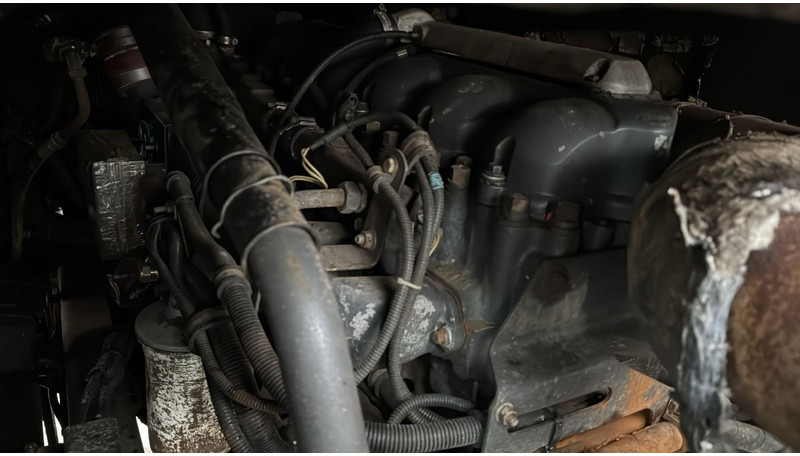 Tractor unit Renault Magnum 470 (POMPE MANUELLE / MANUAL PUMP / BOITE MANUELLE / MANUAL GEARBOX): picture 18