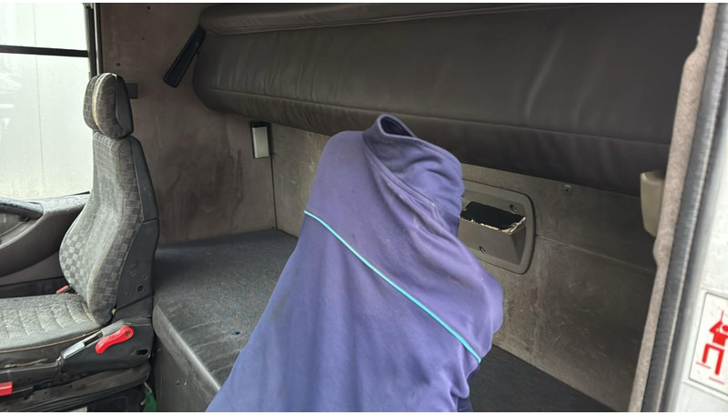 Tractor unit Renault Magnum 470 (POMPE MANUELLE / MANUAL PUMP / BOITE MANUELLE / MANUAL GEARBOX): picture 15