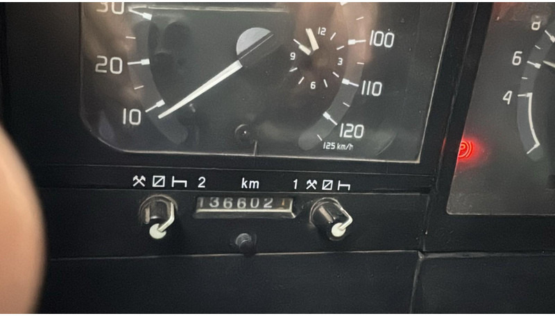 Tractor unit Renault Magnum 470 (POMPE MANUELLE / MANUAL PUMP / BOITE MANUELLE / MANUAL GEARBOX): picture 16