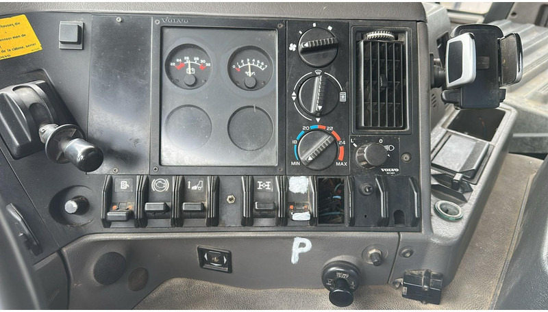 Leasing of Volvo FL 12.380 (8X4 /STEEL SUSP. / BOITE MANUELLE / MANUAL GEARBOX) Volvo FL 12.380 (8X4 /STEEL SUSP. / BOITE MANUELLE / MANUAL GEARBOX): picture 17 Leasing of Volvo FL 12.380 (8X4 /STEEL SUSP. / BOITE MANUELLE / MANUAL GEARBOX) Volvo FL 12.380 (8X4 /STEEL SUSP. / BOITE MANUELLE / MANUAL GEARBOX): picture 17