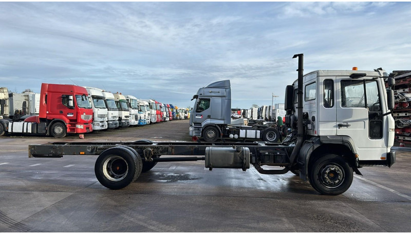 Volvo FL 220 (BELGIAN TRUCK / CAMION BELGE / MANUAL GEARBOX / BOITE MANUELLE) - Cab chassis truck: picture 3 Volvo FL 220 (BELGIAN TRUCK / CAMION BELGE / MANUAL GEARBOX / BOITE MANUELLE) - Cab chassis truck: picture 3