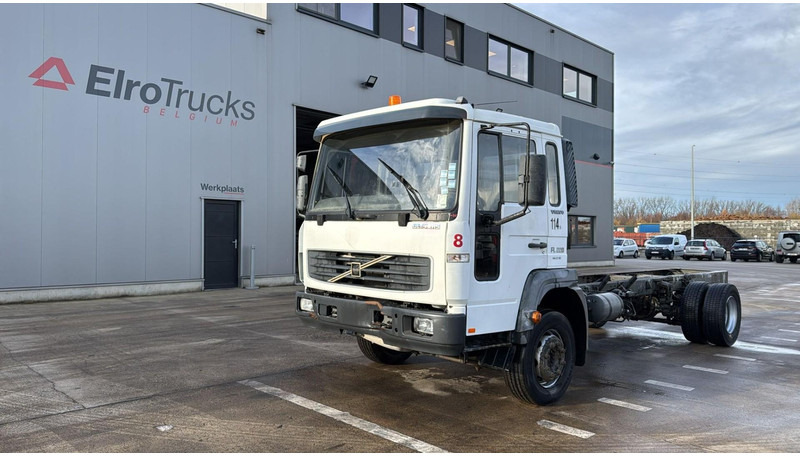Volvo FL 220 (BELGIAN TRUCK / CAMION BELGE / MANUAL GEARBOX / BOITE MANUELLE) - Cab chassis truck: picture 1 Volvo FL 220 (BELGIAN TRUCK / CAMION BELGE / MANUAL GEARBOX / BOITE MANUELLE) - Cab chassis truck: picture 1