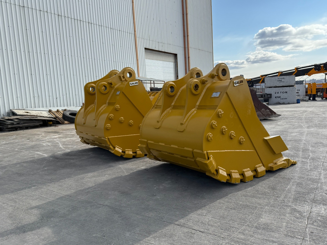 CAT 349 Armored Heavy Duty Bucket - Excavator bucket for Crawler excavator: picture 2 CAT 349 Armored Heavy Duty Bucket - Excavator bucket for Crawler excavator: picture 2