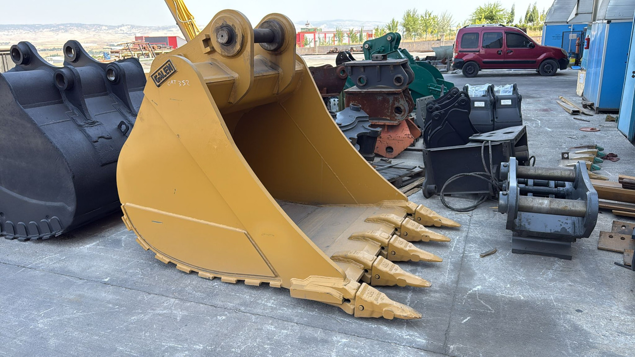 CATERPILLAR 352 General Purpose Bucket - Excavator bucket: picture 1 CATERPILLAR 352 General Purpose Bucket - Excavator bucket: picture 1
