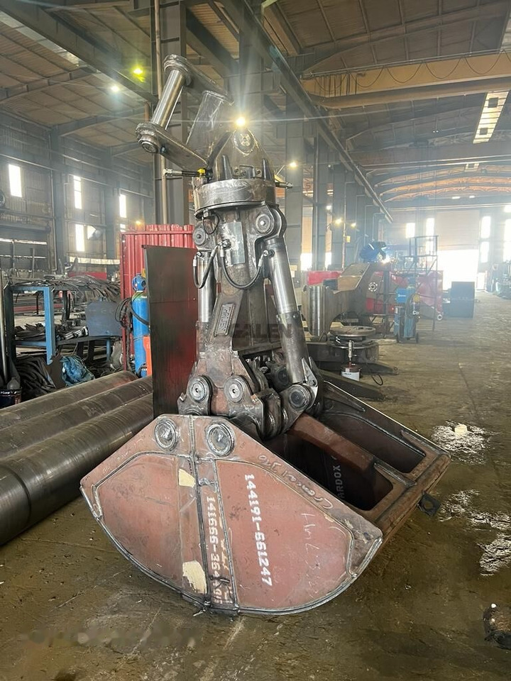 Liebherr R928 Clamshell Bucket - Clamshell bucket: picture 2 Liebherr R928 Clamshell Bucket - Clamshell bucket: picture 2