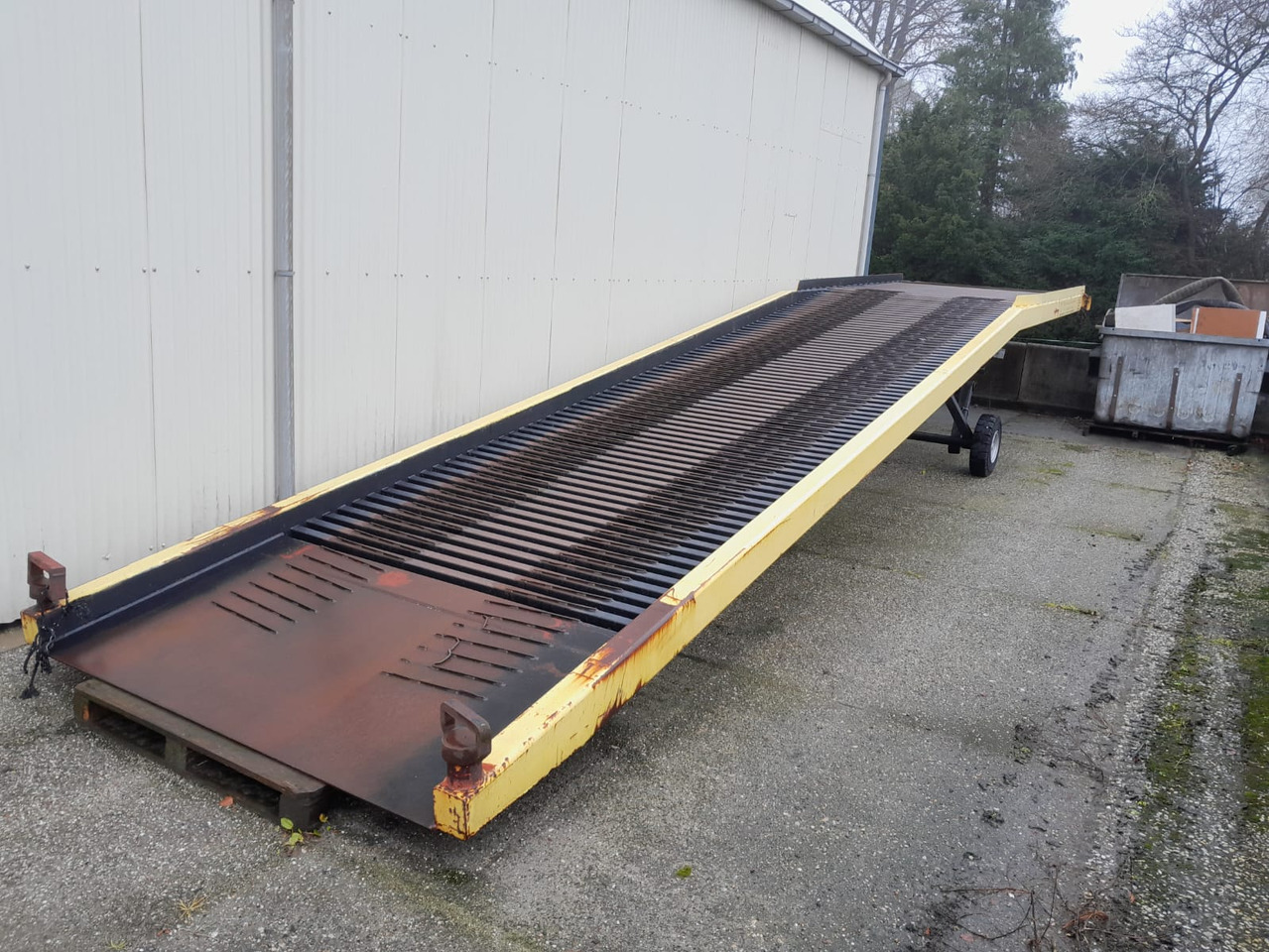 2,25 m geel gebruikt - Loading ramp: picture 1 2,25 m geel gebruikt - Loading ramp: picture 1