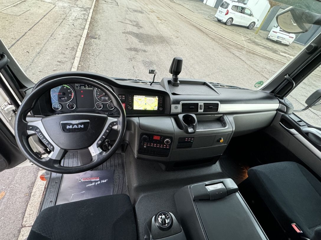 Refrigerator truck MAN TGL 12.250 Tiefkühlkoffer 6m LBW  E6 Klima Autom: picture 24