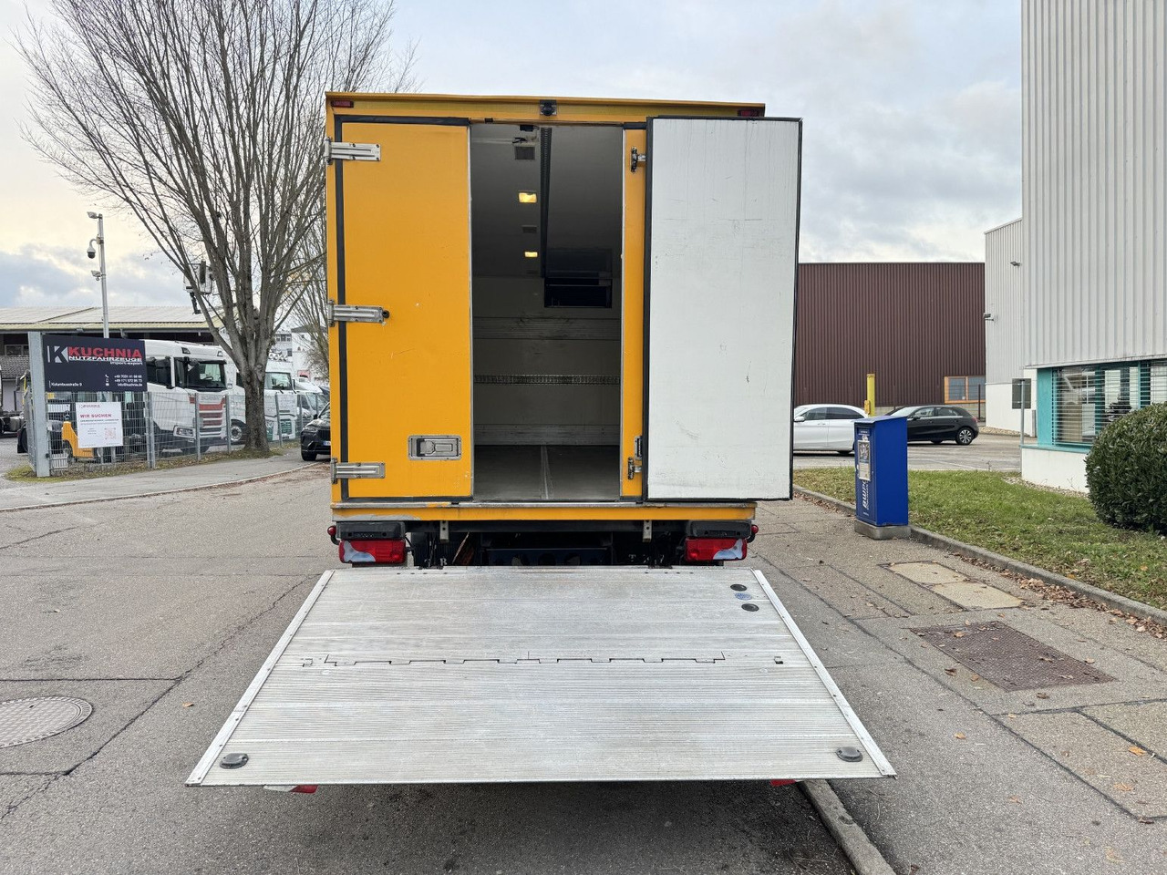 Refrigerator truck MAN TGL 12.250 Tiefkühlkoffer 6m LBW  E6 Klima Autom: picture 11